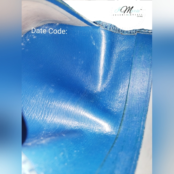 Authentic Louis Vuitton. Card Holder - Picture 6 of 6